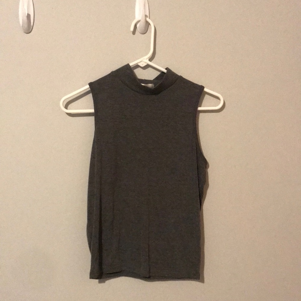 High neck/sleeveless crop